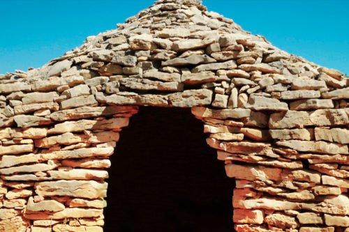 You will find signposted routes where you will discover some of the dry stone constructions, declared World Heritage Sites.
More info