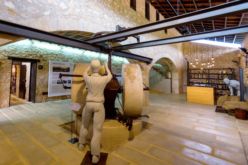 The Center d'Interpretació «Molí de l´Oli» recreates a space for work and illustrates the various phases of oil production.
More info