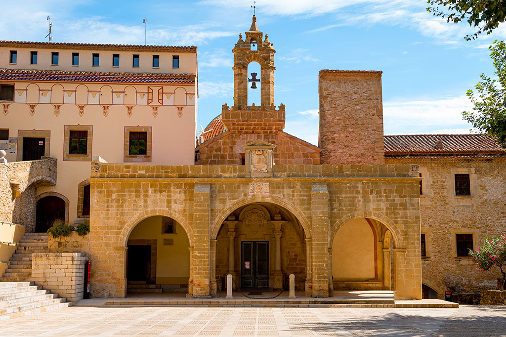 Podràs gaudir d'una visita guiada que et transportarà segles enrere perquè en coneguis tots els detalls i curiositats. DEIXA'T CAUTIVAR PER LA SEVA HISTÒRIA!

Més info